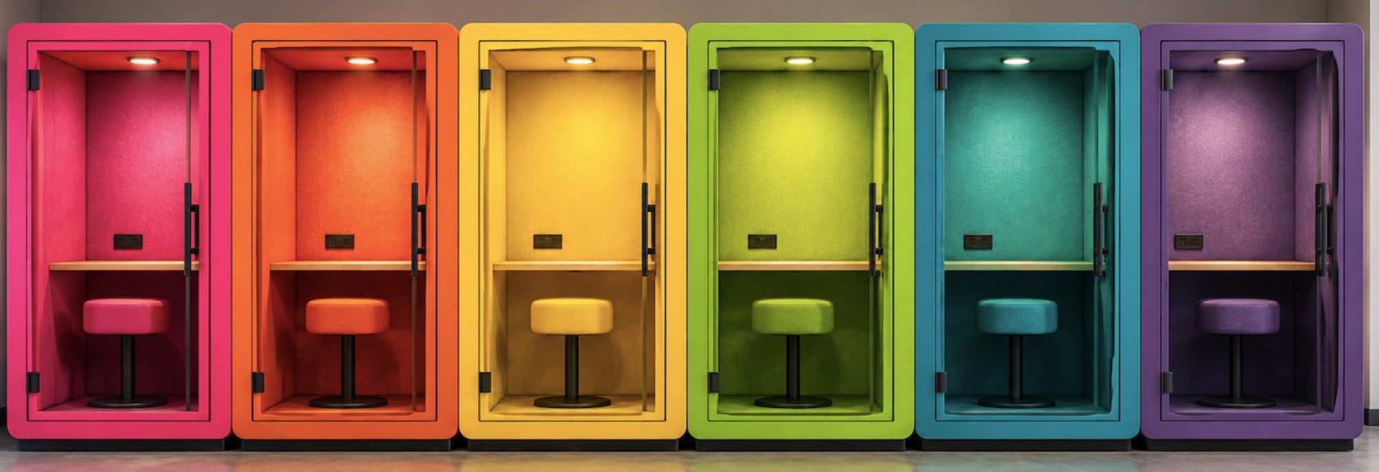 Cabinas privadas de colores para llamadas y trabajo